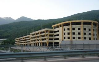 Where is Rosa Khutor located and where is parking?